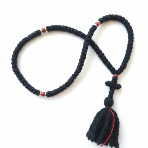 Χειροποίητο μαύρο κομποσκοίνι 100κόμπων μάλλινο με φούντα, μπορντό χάντρες και ασημί ροδέλες