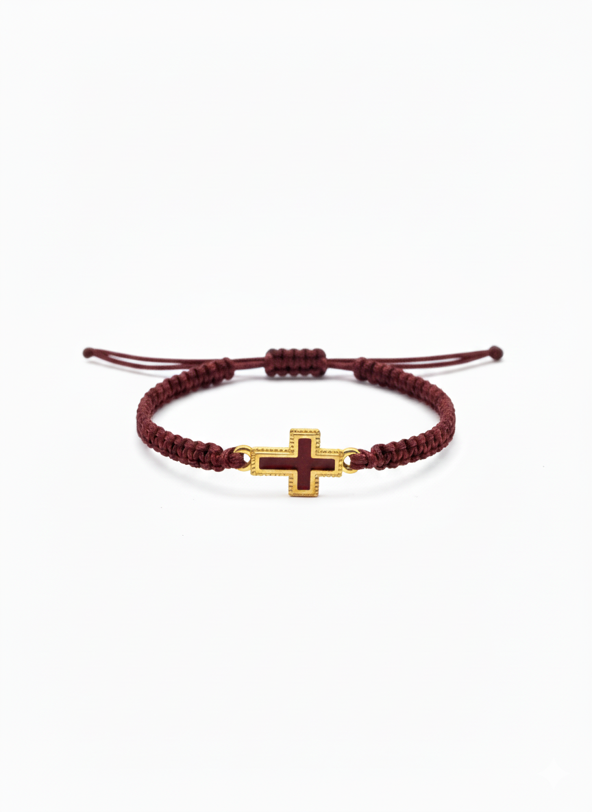 Χειροποίητο μπορντό μακραμέ με μεταλλικό χρυσό στοιχείο σε σχήμα σταυρού με μπορντό την εσωτερική πλευρά του