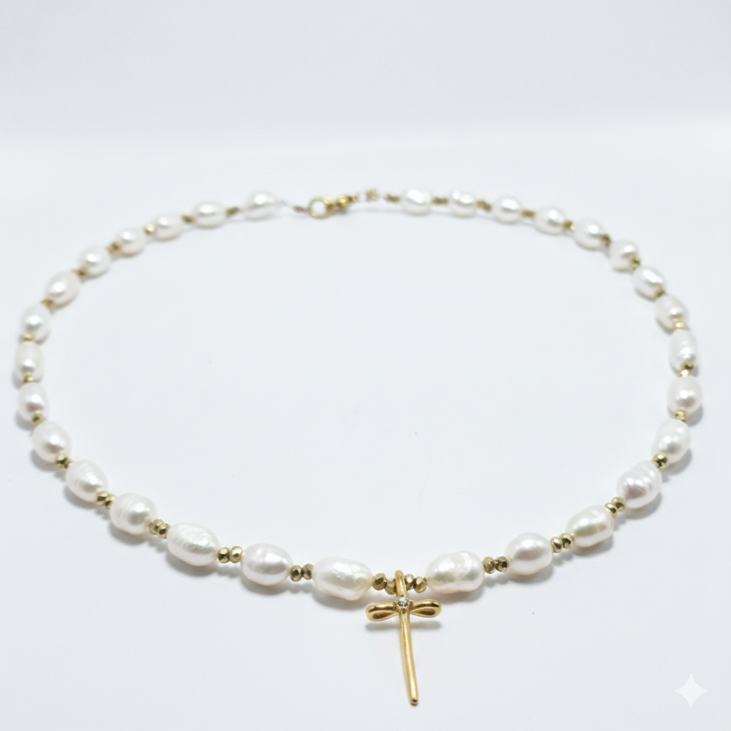 Χειροποίητο κολιέ από φυσικά μαργαριτάρια και ατσάλινο χρυσό σταυρό