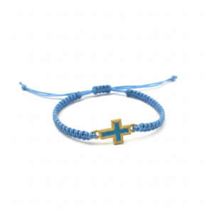 Χειροποίητο γαλάζιο μακραμέ με μεταλλικό χρυσό στοιχείο σε σχήμα σταυρού με γαλάζια την εσωτερική πλευρά του