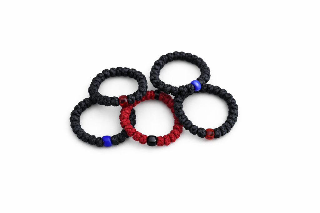 Χειροποίητα κομποσκοίνια από κηροκλωστή για το δάκτυλο σε μαύρο και μπορντό με διαφορετική απόχρωση χάντρας το καθένα